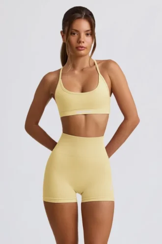 Super Sculpt naadloze minishort in botergeel