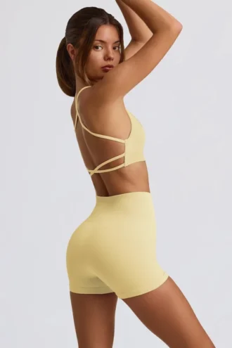 Super Sculpt naadloze minishort in botergeel