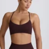 Super Sculpt naadloze sportbeha met gekruiste bandjes in Chocolate