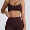 Super Sculpt naadloze sportbeha met gekruiste bandjes in Chocolate