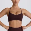 Super Sculpt naadloze sportbeha met gekruiste bandjes in Chocolate