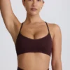 Super Sculpt naadloze sportbeha met gekruiste bandjes in Chocolate