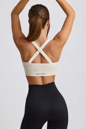 Super Sculpt naadloze sportbeha met gekruiste bandjes in wit