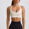 Super Sculpt naadloze sportbeha met gekruiste bandjes in wit