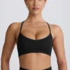 Super Sculpt naadloze sportbeha met gekruiste bandjes in zwart