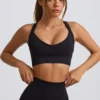 Super Sculpt naadloze sportbeha met gekruiste bandjes in zwart