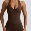 Tanktop met halternek en open rug in pecannoot gemêleerd