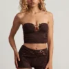 Tarni bandeau crop top met metalen details in donkere chocoladebruin