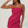 Tatiana bandeau-minijurk met ruches in fuchsia