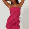 Tatiana bandeau-minijurk met ruches in fuchsia