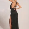 Teodora maxi-jurk met cowl-hals en dijhoogte in zwart