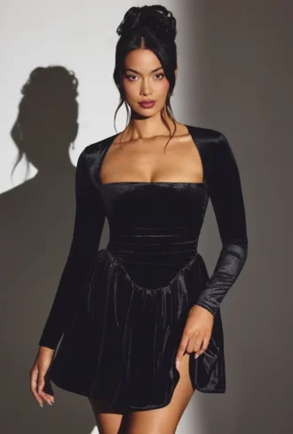 Tera fluwelen mini-corsetjurk met lange mouwen in gitzwart