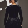 Tera fluwelen mini-corsetjurk met lange mouwen in gitzwart