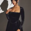 Tera fluwelen mini-corsetjurk met lange mouwen in gitzwart