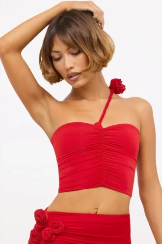 Tesia Slinky Jersey Rose Detail Asymmetrische Top in Scharlakenrood