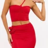 Tesia Slinky Jersey Rose Detail Asymmetrische Top in Scharlakenrood