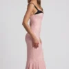 Valentina gelaagde midi-jurk met fishtail en bh-details in roze stippen