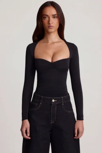 Vayla Soft Jersey Sweetheart Ruched Top met lange mouwen in zwart
