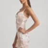 Velena minijurk met versierde camisole en strakke pasvorm in ivoor