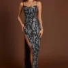 Velia versierde Peekaboo-jurk met col in zilveren slangenprint