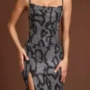 Velia versierde Peekaboo-jurk met col in zilveren slangenprint