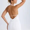 Vella minijurk met cowl-rug en halternek in wit