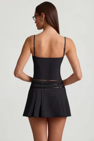 Velora mini-rok met riem en lage taille in zwart