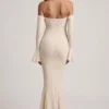 Verena off-shoulder maxi-jurk met ruches en kant in ivoor
