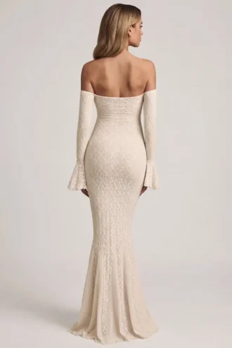 Verena off-shoulder maxi-jurk met ruches en kant in ivoor