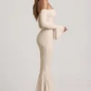 Verena off-shoulder maxi-jurk met ruches en kant in ivoor