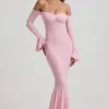Verena off-shoulder maxijurk met ruches en kant in zachtroze