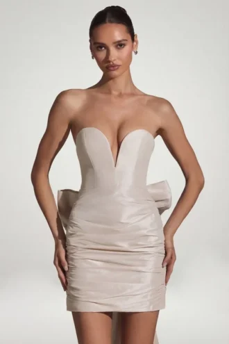Viviana satijnen strapless minijurk met strikdetail in ivoor