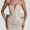 Viviana satijnen strapless minijurk met strikdetail in ivoor