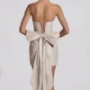 Viviana satijnen strapless minijurk met strikdetail in ivoor