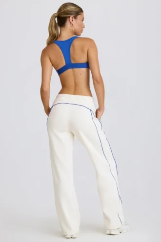 Witte joggingbroek met rechte pijpen en middelhoge taille