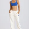 Witte joggingbroek met rechte pijpen en middelhoge taille