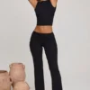 Wren crop top met hoge hals en open rug in zwart