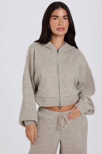 Zacht gebreide cropped hoodie met rits in beige