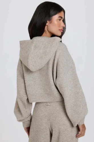 Zacht gebreide cropped hoodie met rits in beige