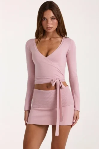 Zacht gebreide wikkeltop in blush