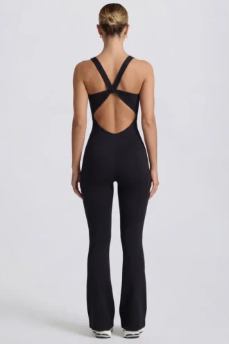 Zachte Active jumpsuit met uitsnijding aan de achterkant in zwart