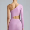 Zanab metallic minijurk met uitsnijdingen en één schouder in violetroze